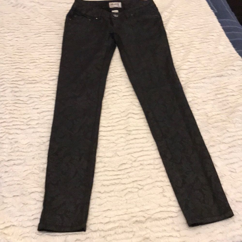 Black skinny jeans w/ unique design